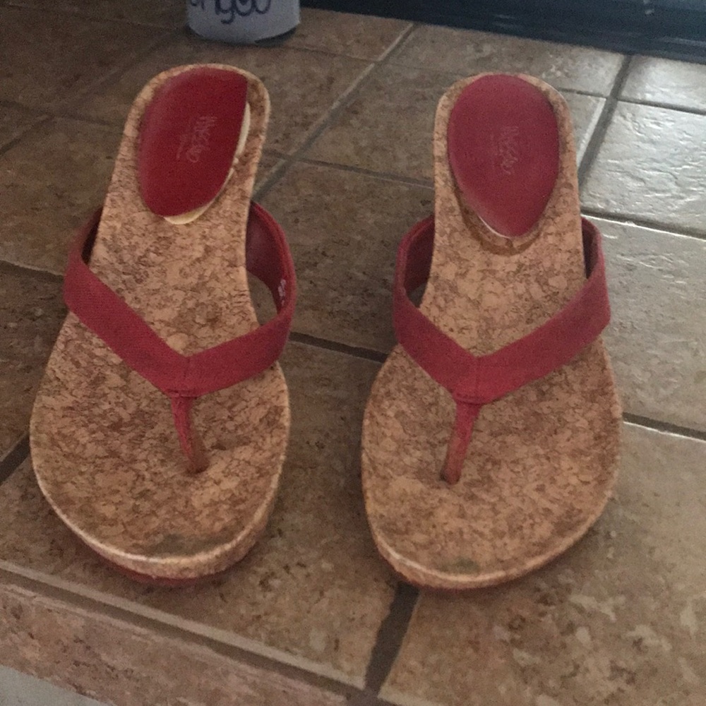 Red flip flops 3” heal Size 7